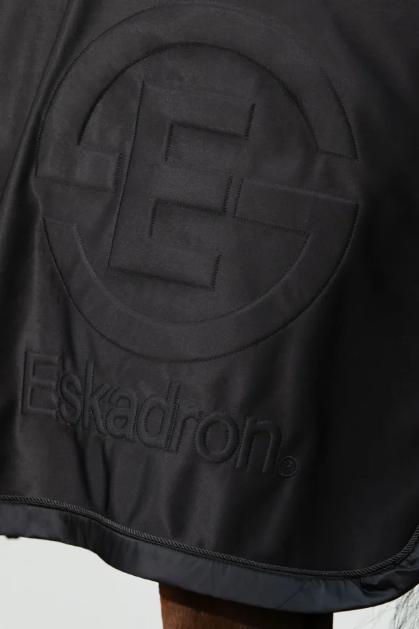 eskadron Dynamic SS24 Dura Emblem Svettepledd* Ulldekken Og Svettedekken